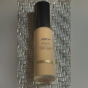 Hourglass Ambient Light Foundation